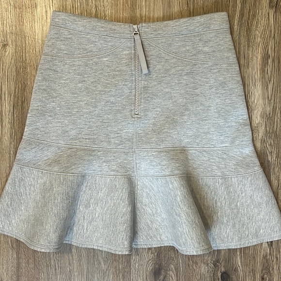 J.CREW Size XS Flared Back Zip Neoprene Surf Skirt Gray. - Picture 3 of 4